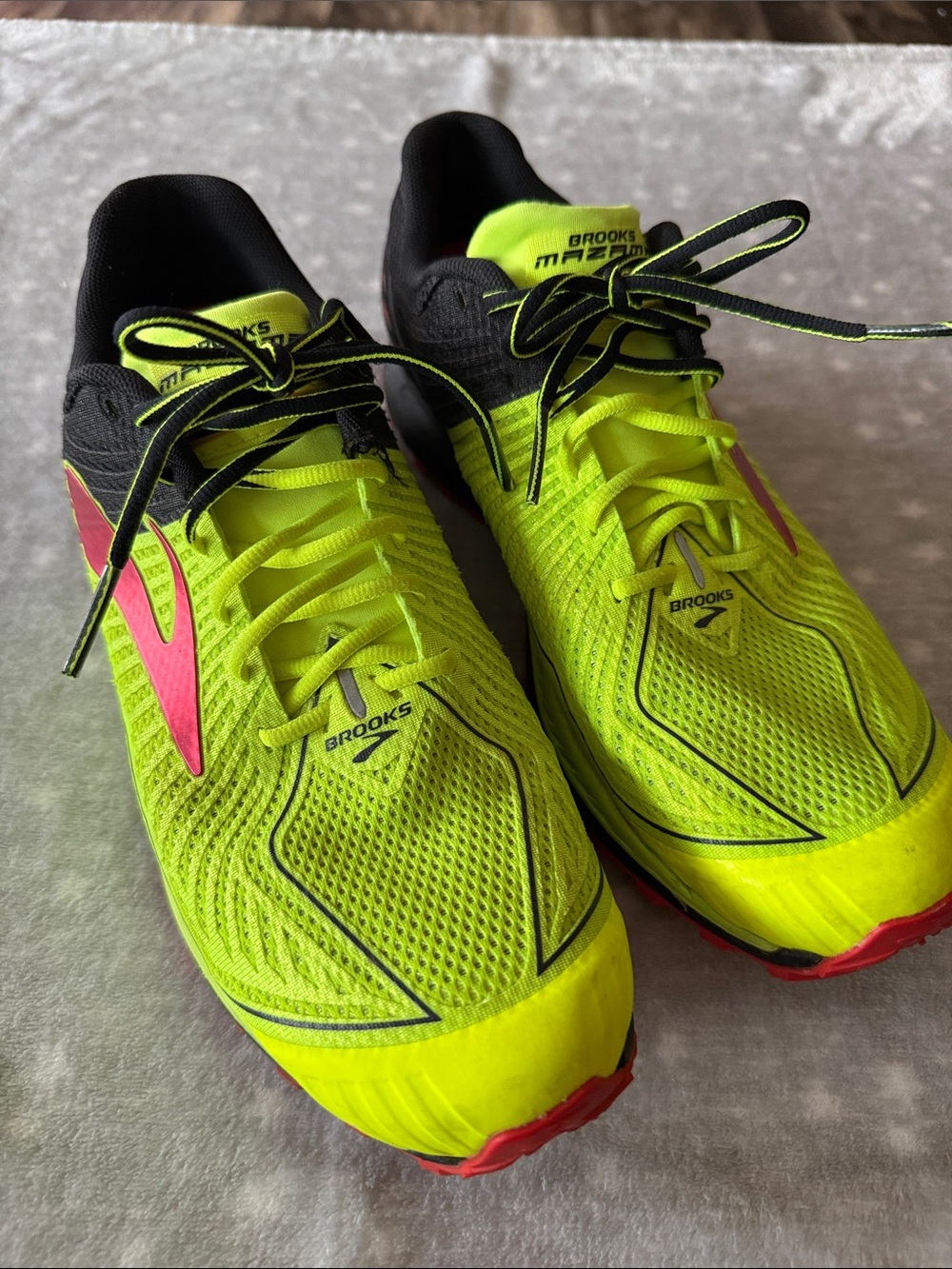 Brooks Mazama Running Shoes, size M